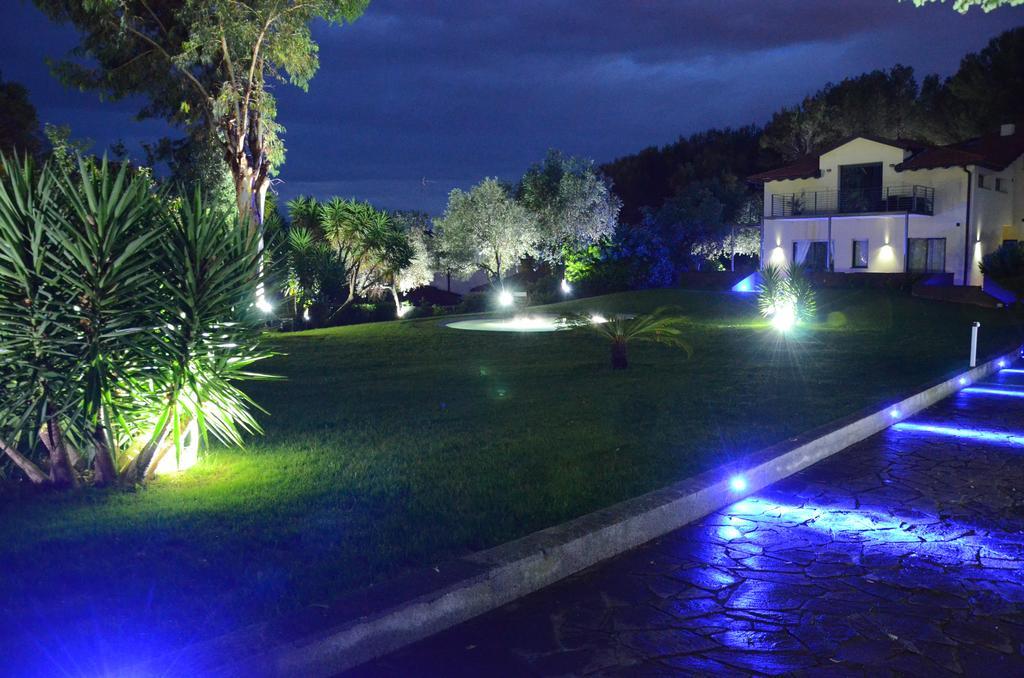 B&B Dodici Lune Marina dʼMarina dʼAndora Exteriör bild